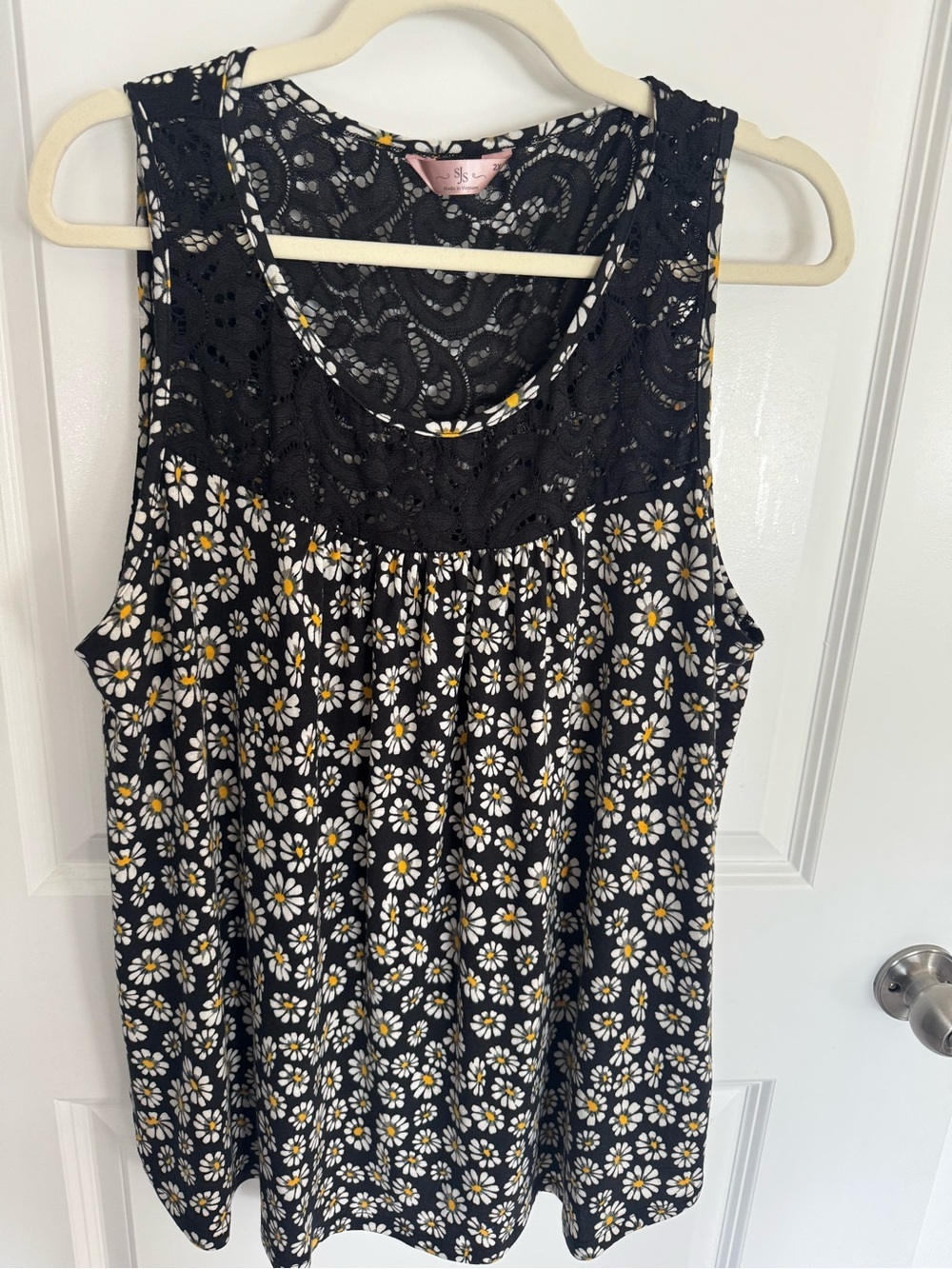 SJS Black Lace Overlay Tank with Daisy Trim 2X. Never worn.